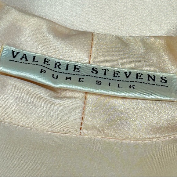 Valerie Stevens Womens Vintage 100% Silk Robe Size M Long Pockets Belt Peach NWT - Picture 13 of 16
